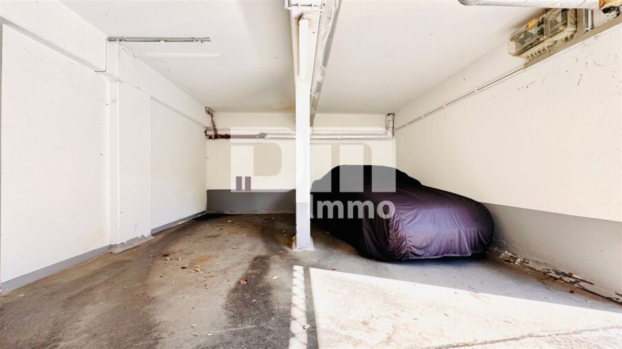 Schöne zentral gelegenes Büro mit drei Balkonen und Tiefgaragenstellplatz - Tiefgarage Stellplätze